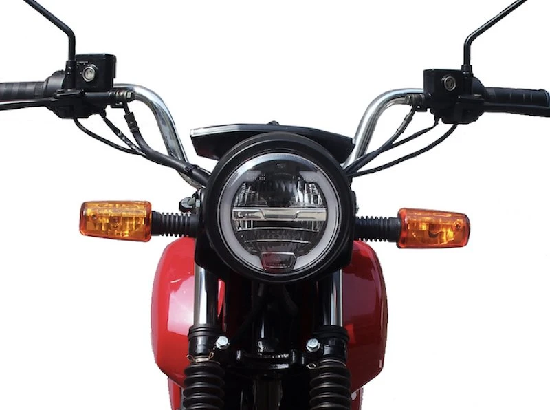 The design of the headlight is simple yet beautiful, and the high beam is bright with a good throw and illuminates the road ahead very well The design of the headlight is simple yet beautiful, and the high beam is bright with a good throw and illuminates the road ahead very well